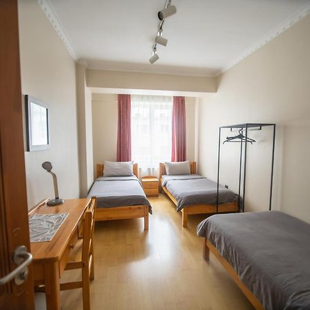 אולן בטור Zaya Hostel מראה חיצוני תמונה